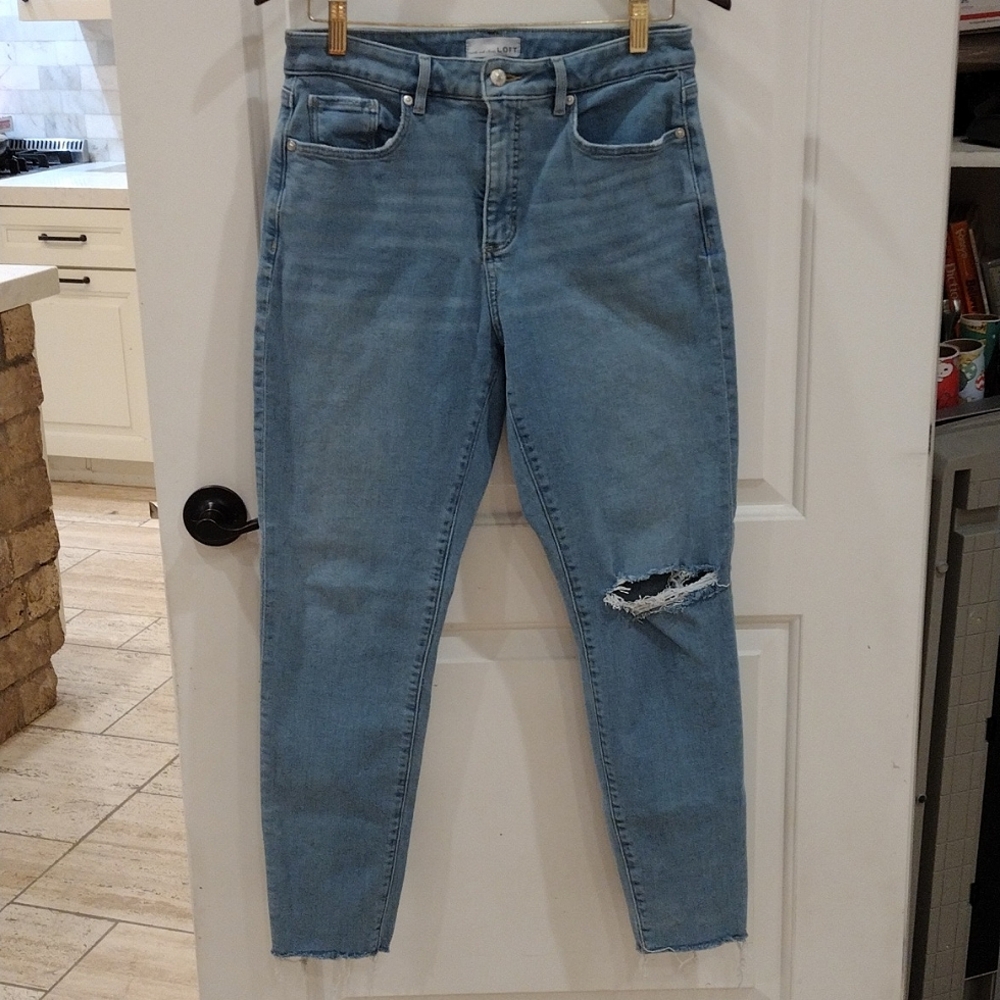 Loft Curvy Skinny Jeans Size 10/30 Light Wash Slightly Distressed and Raw Hem